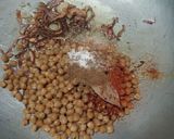 A picture of step 4 of Chana Achari pulao.