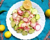 عکس مرحله 1 از دستور سالاد خیار و تربچه و پیاز
