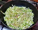 Foto del paso 4 de la receta: Spaguetis en salteado de verduras con camarones