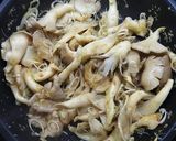 Hình bước làm 1 của món Nấm bào ngư xào sả ớt