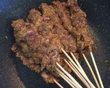 Foto langkah ke 5 dari resep Sate Sapi Bumbu Kelapa #kitaberbagi.