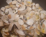 Foto del paso 3 de la receta: Almejas a la portuguesa