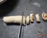 A picture of step 4 of Tiny Cinnamon Rolls شیرینی رول دارچینی.