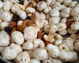 A picture of step 3 of Makhana dry fruits chivda.