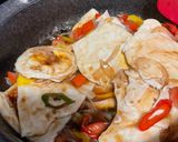 Foto langkah ke 3 dari resep Telor Ceplok Pedas Saus Tiram.
