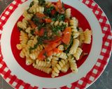 Foto del passaggio 3 della ricetta Pasta con i pomodorini e rucola.🥰