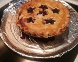 A picture of step 6 of BlackBerry pie.