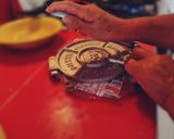 Foto del paso 5 de la receta: Sopes de frijoles con longaniza, y una rica salsa roja