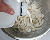 รูปขั้นตอนการทำที่ 3 ของ หอมใหญ่ทอด (Onion Fritters)