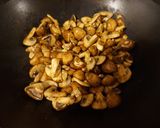 A picture of step 6 of Mushrooms in oyster sauce.