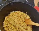 Foto del paso 6 de la receta: Pasta con langostinos