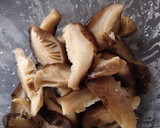 A picture of step 2 of Sauteed Udon.
