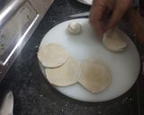 A picture of step 4 of Besan masala stuffed mini paratha with cashew makhana curry.