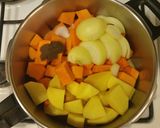 Gyors, finom sütőtök (brokkoli, karfiol, vegyes zöldség) krémleves recept fázis 2 fotója