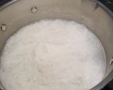 Foto del paso 3 de la receta: Curry de pescado y coco con fideos de arroz