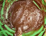 Foto langkah ke 4 dari resep Brownis Kukus Coklat Pandan ala MeyGuda.
