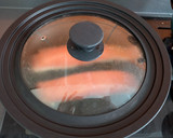 Foto del paso 2 de la receta: Salmón con judías verdes y puré de patata