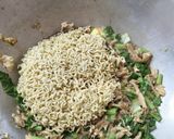 Foto langkah ke 4 dari resep Mie Goreng Ayam Kecap.