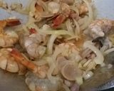 Foto langkah ke 3 dari resep Tempe Orek Kecap Pedas dengan udang dan kecombrang.