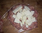 Foto del paso 3 de la receta: Hamburguesa rellena con queso