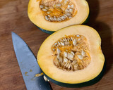 A picture of step 1 of Mashed Acorn Squash.