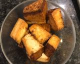 Une image de l'étape 1 de Tofu frit et sauce de cacahuète.