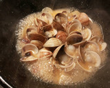 Foto del paso 14 de la receta: Jurel de cola rosada con manto de gambas y almejas