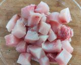 Foto del passaggio 1 della ricetta Calamarata di pesce spada con pesto di pomodori secchi