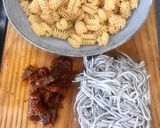 Foto del paso 1 de la receta: Pasta con gulas y tomate seco