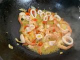 Udang-cumi masak saos Padang