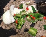Foto langkah ke 10 dari resep Oseng Daging Sapi Cabe Ijo.