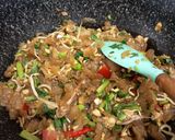 Foto langkah ke 3 dari resep Kwetiaw Goreng Seafood.