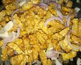 Foto langkah ke 4 dari resep Tumis pedas pare dan tempe.