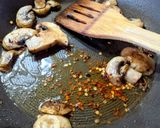 মাশরুম পাস্তা ইন আলফ্রেডো সস (mushroom pasta in alfredo sauce recipe in Bengali) রেসিপি ধাপ - 2 ছবি