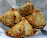 A picture of step 2 of Spicy samosas.
