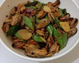 Foto langkah ke 5 dari resep Tumis buncis kerang hijau pedas manis.