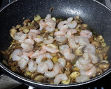 Foto del paso 3 de la receta: Champiñones con gambas y angulas