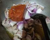 A picture of step 4 of Alo baingan gosht (mutton gravy).