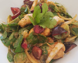 Foto del paso 4 de la receta: Ensalada de pollo agridulce, especial y plato único