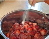 Foto del paso 7 de la receta: Pastel helado de limón y fresas