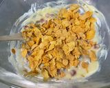 Une image de l'étape 5 de Pavés de chocolat blanc aux corn flakes et fruits confits.