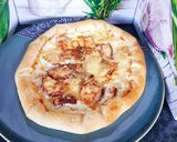 Une image de l'étape 3 de Pizza 🍕 crousti crème fraîche lardons fromage et poulet fumé.