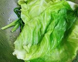 Hình bước làm 2 của món Canh Bắp Cải Sú Cuộn Thịt