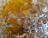 Foto del paso 6 de la receta: Huevos fritos y bogavante frito con vinagreta de jugo de bogavante