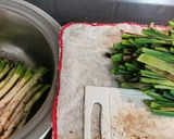 Foto del paso 3 de la receta: Calçots a la plancha con guarnición de carne