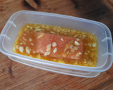 Foto del paso 2 de la receta: Salmón en salsa de miel y mostaza con patatas