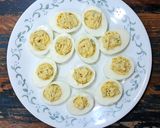 A picture of step 5 of Oeufs Mimosa (French-Style Devilled Eggs).