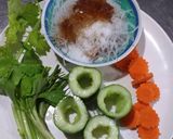 รูปขั้นตอนการทำที่ 1 ของ แกงจืดแตงกวายัดไส้ไก่สับ