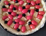 Une image de l'étape 5 de Tarte à la tomate, au comté et aux olives 🍅🧀.