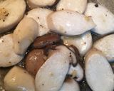 Hình bước làm 2 của món Mướp Khía Xào Nấm Đùi Gà Chay🍄